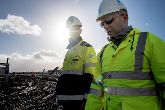 Two Statkraft workers walking